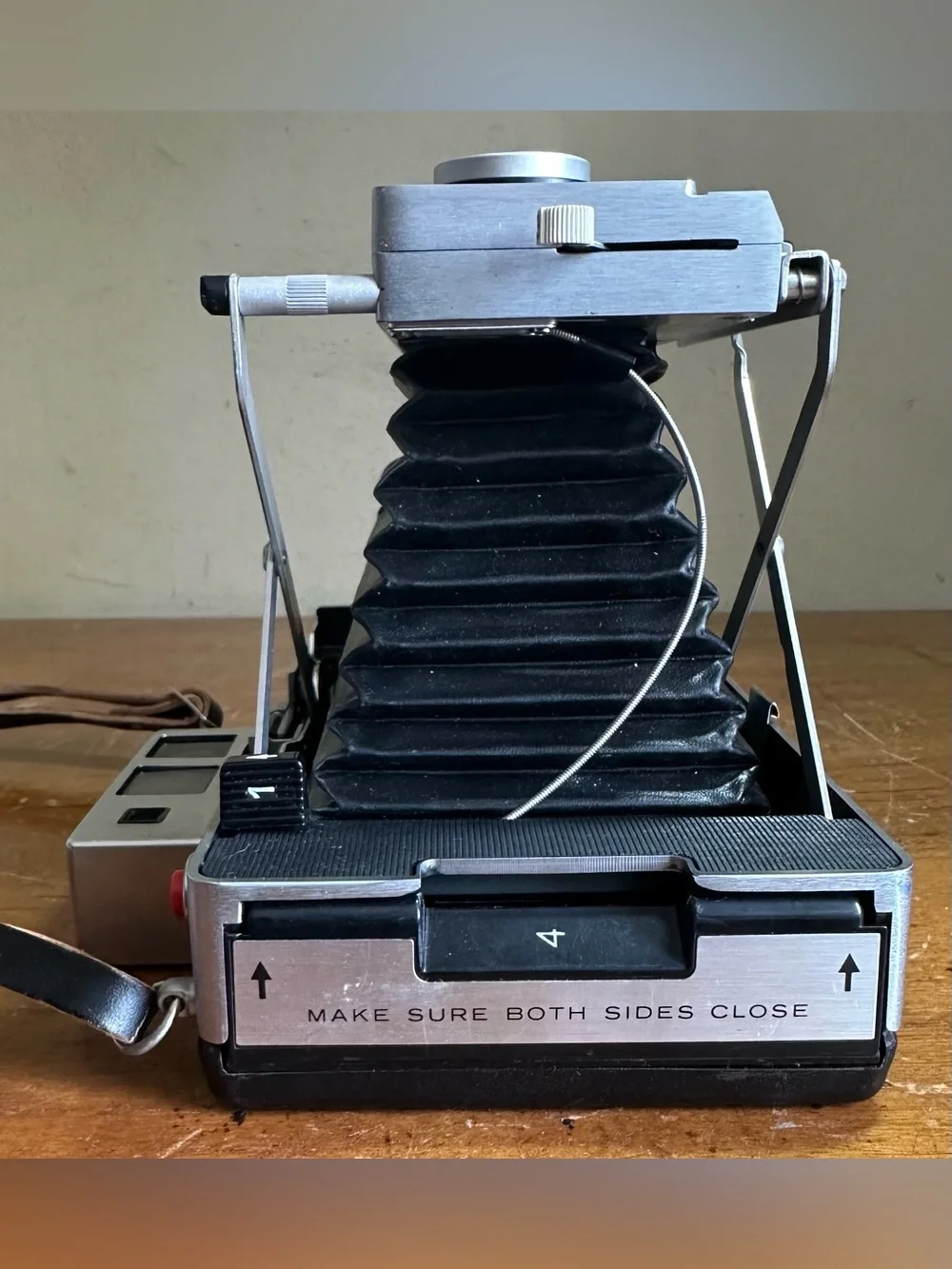 Vintage Polaroid Automatic 250 Land Camera Kit w/ Flash & Case